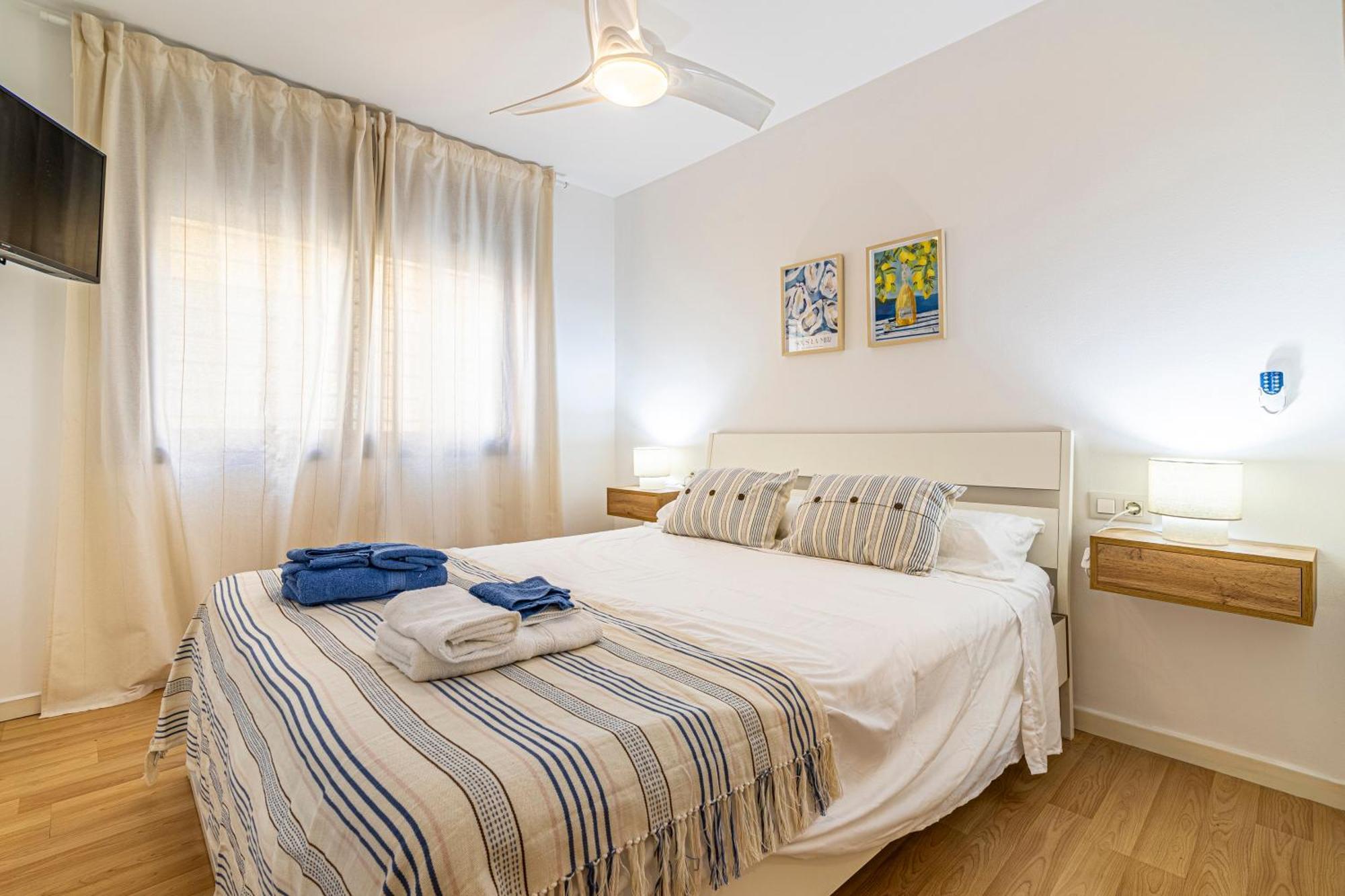 Solis Mare Apartments - Pedregalejo Beach Малага Екстериор снимка