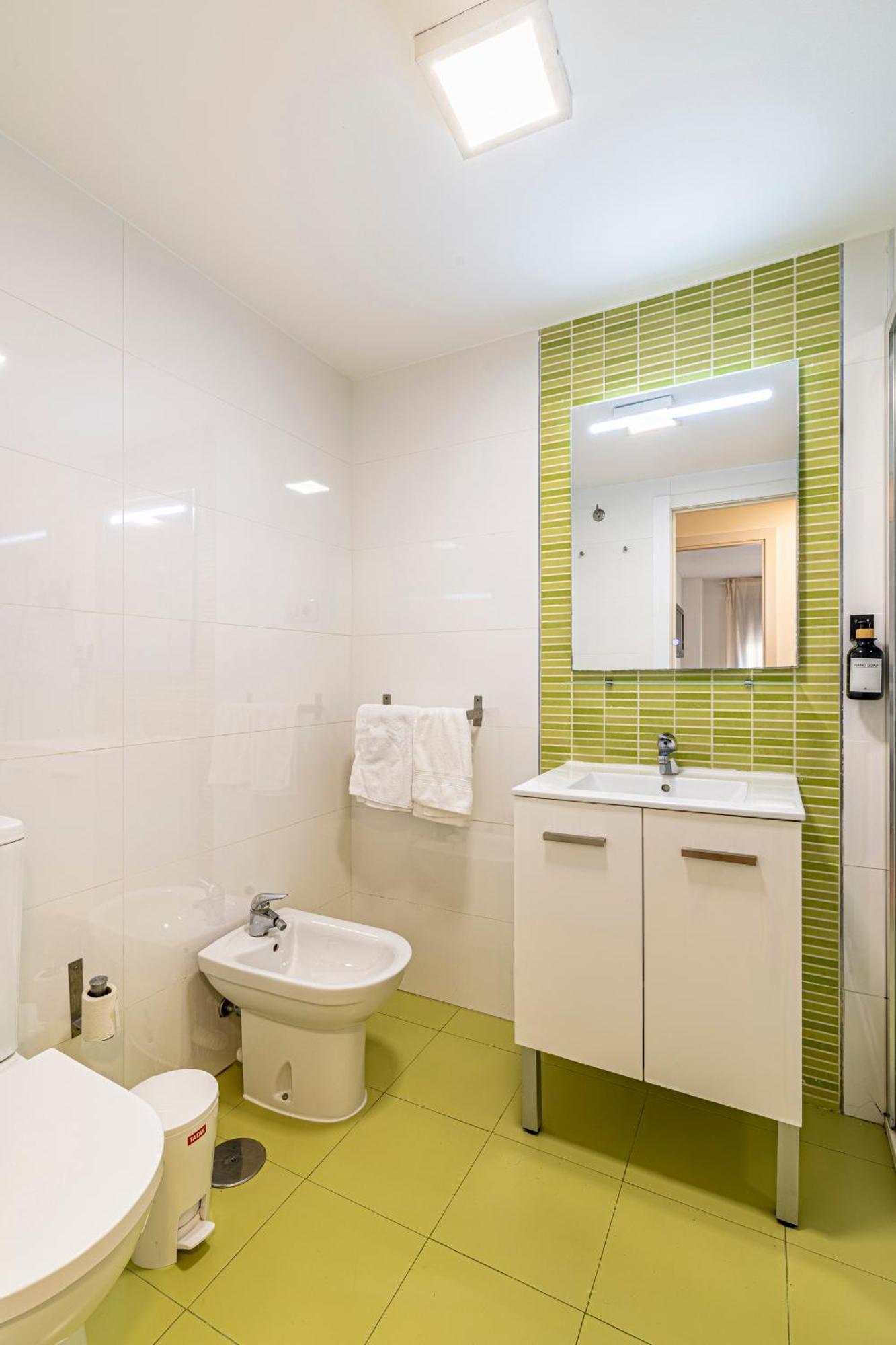 Solis Mare Apartments - Pedregalejo Beach Малага Екстериор снимка